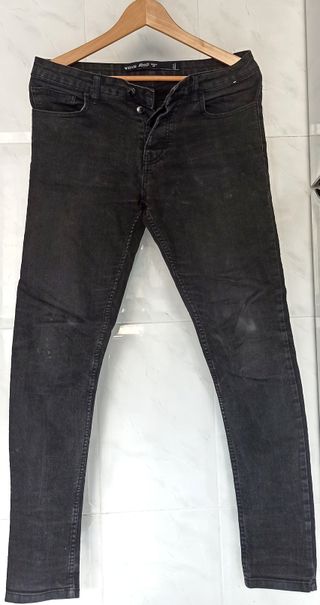 Pantalón pitillo elástico gris