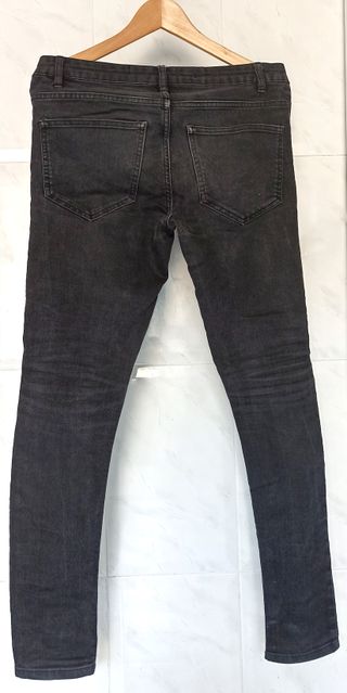 Pantalón pitillo elástico gris