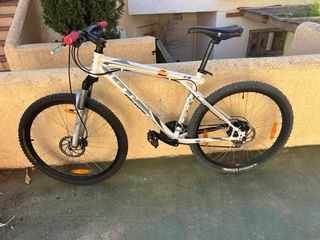 Bicicleta GT Avalanche 2.0