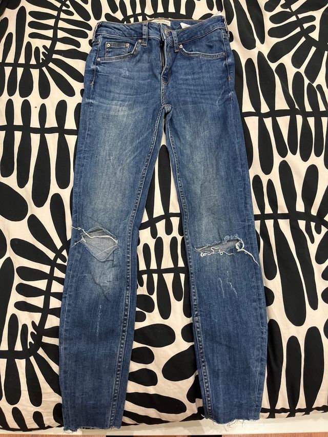 Pantalón vaquero desgastado