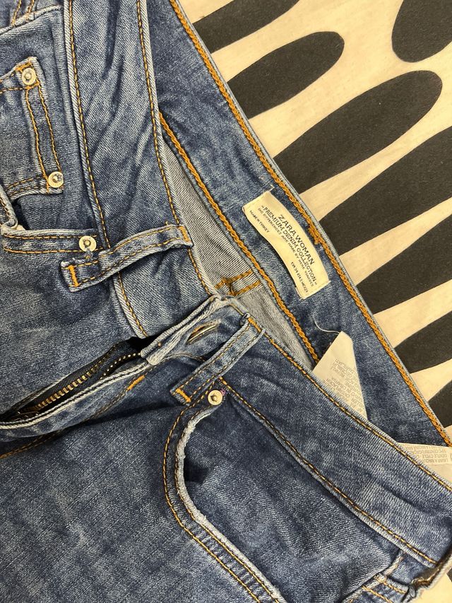 Pantalón vaquero desgastado