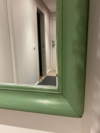 Espejo de madera pintado verde
