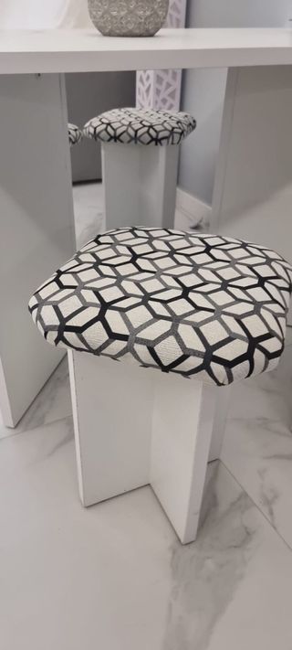 OFERTA!! Mesa de salón y 4 taburetes