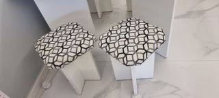 OFERTA!! Mesa de salón y 4 taburetes