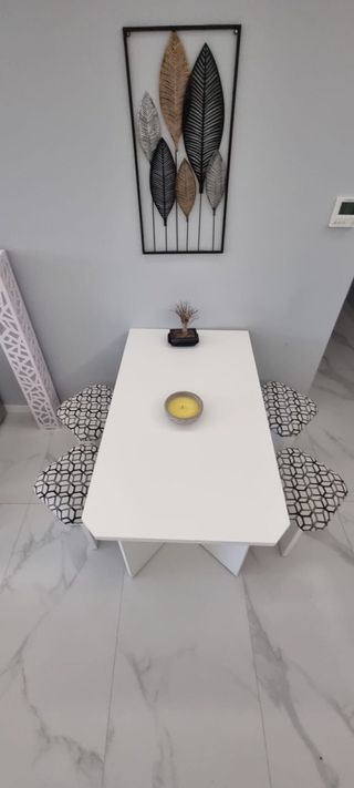 OFERTA!! Mesa de salón y 4 taburetes