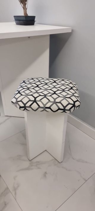 OFERTA!! Mesa de salón y 4 taburetes