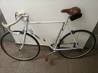 Bicicleta de carretera blanca
