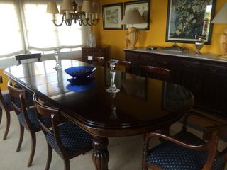 Mesa de comedor de caoba
