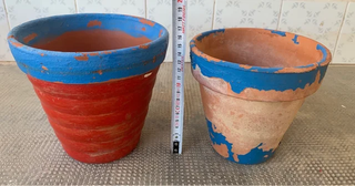 Macetas y platos de terracota