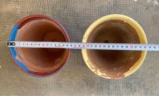 Macetas y platos de terracota