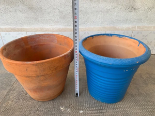 Macetas y platos de terracota