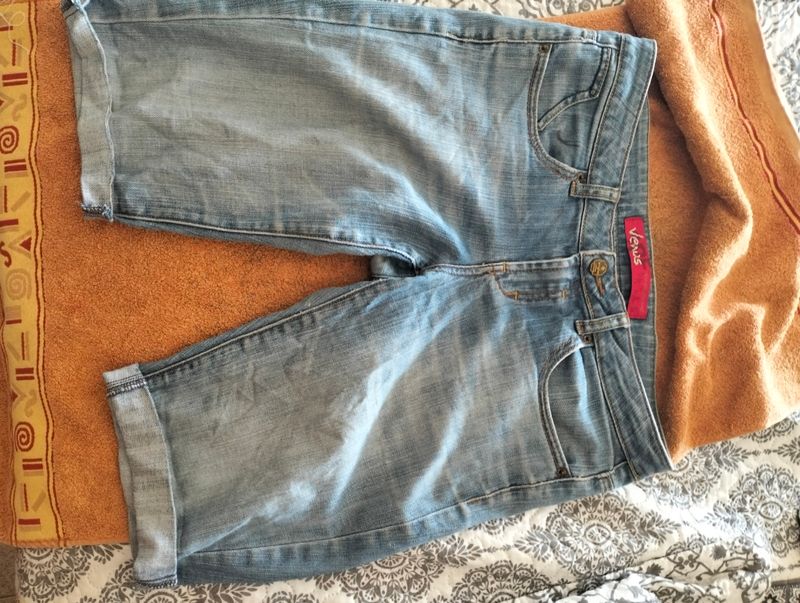 Pantalón corto vaquero por encima de la rodilla Ve de segunda mano