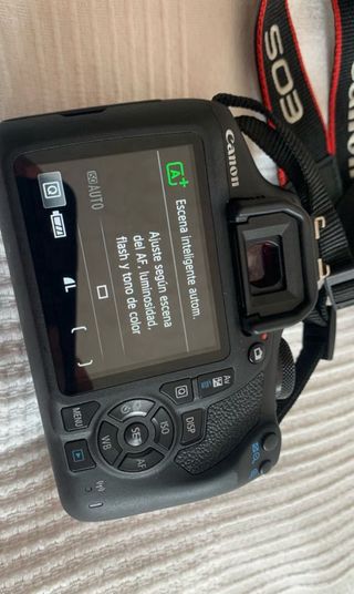 Fotocamera Canon EOS 2000D + obiettivo EF-S 18-55mm