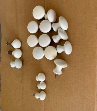 18 pomos porcelana blanca