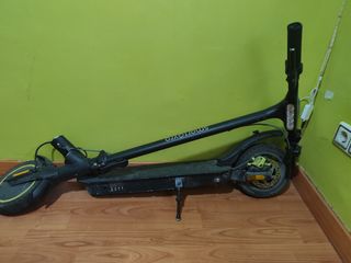 Patinete SmartGyro partido eje.Es del 2024 pocoskm