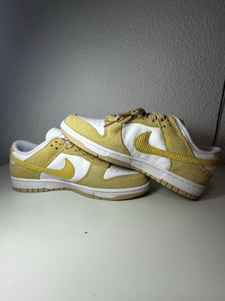 Zapatillas Nike Dunk Low Blancas y Amarillas