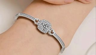 Conjunto Plata y Moissanita: Pulsera y Pendientes.