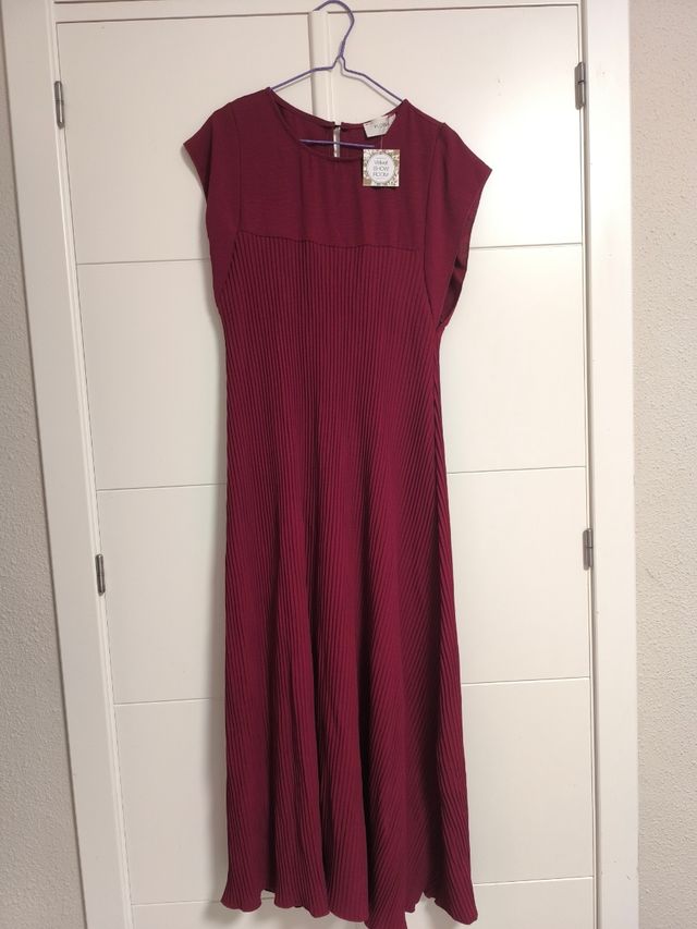 Vestido burdeos midi plisado