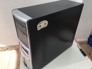 Torre PC ASUS ( sin disco duro)