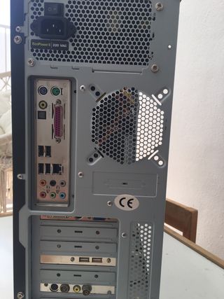 Torre PC ASUS ( sin disco duro)