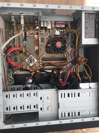 Torre PC ASUS ( sin disco duro)