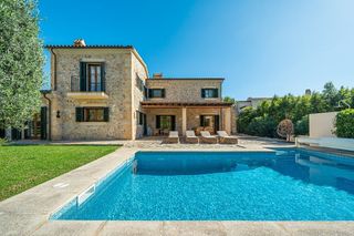 Chalet con piscina en venta