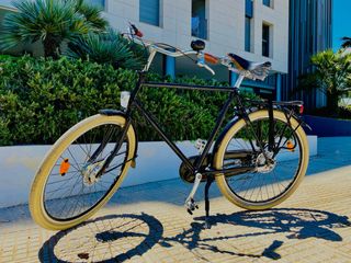 Bicicleta estilo Amsterdamer negra