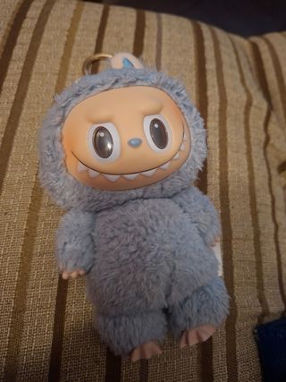 Muñeco Labubu azul