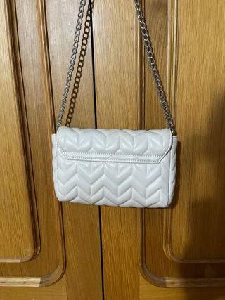 Bolso Pull&Bear blanco acolchado