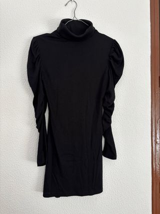 Vestido Negro Cuello Alto Manga Abullonada