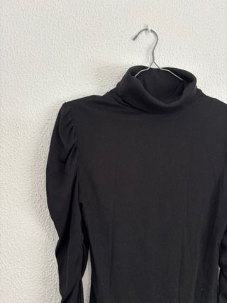 Vestido Negro Cuello Alto Manga Abullonada