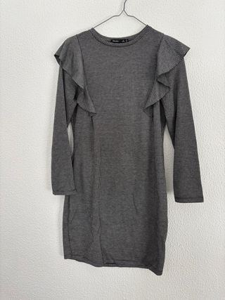 Vestido de manga larga con volantes
