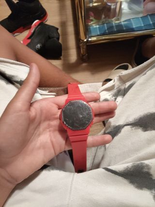 Reloj deportivo rojo