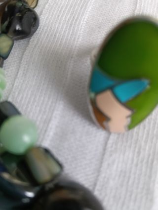 Collar de piedras y anillo de plata