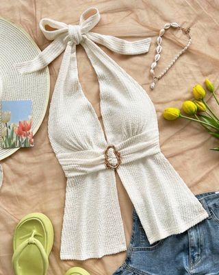 Top blanco halter con lazo