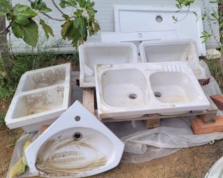 Pilas para baño antiguas. 
