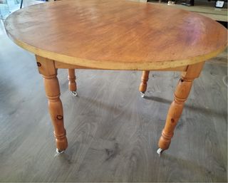 Mesa redonda de madera