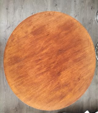 Mesa redonda de madera