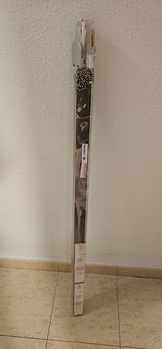 Persiana gris Carrefour..