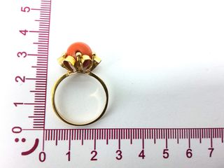 anillo oro 18k con piedra con coral