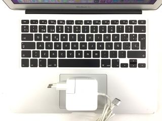 portatil apple apple macbook air core i5 1.8 13 (2017) (a1466)