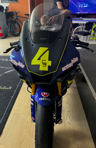 Yamaha R1 moto de circuito RN65