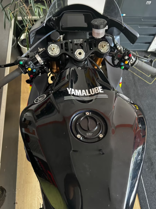 Yamaha R1 moto de circuito RN65