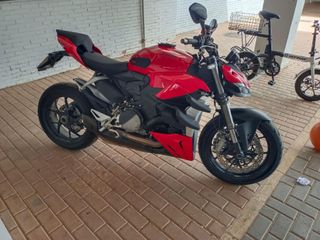 DUCATI STREETFIGHTER V2