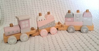 Tren de madera decorativo pastel