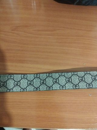 Cinturón Gucci Hebilla GG Dorada y Negra