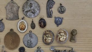 Lote de medallas religiosas