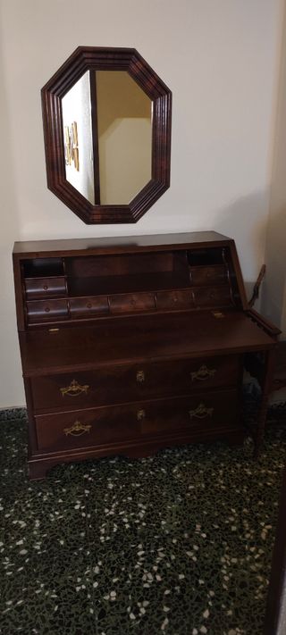 Secreter de madera con espejo