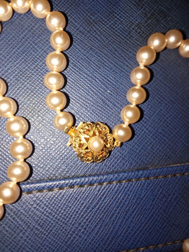 Collar de perlas con colgante