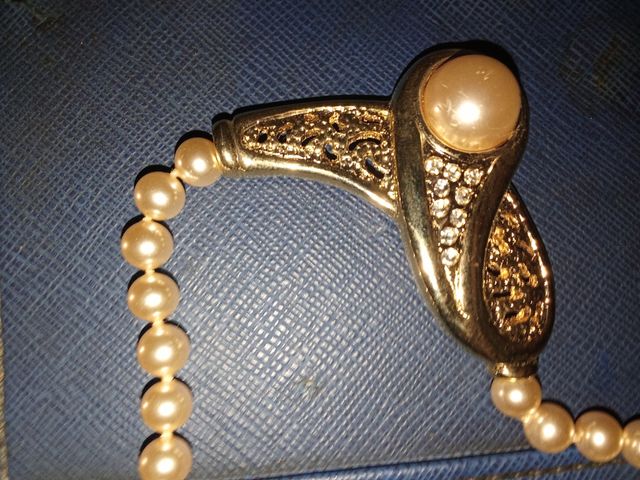 Collar de perlas con colgante